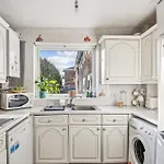 Spacious2Br-Balcony-Parking-25Mincentrallondon